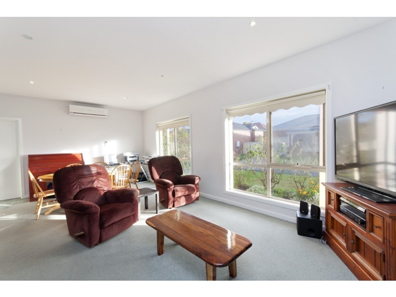 8 Winnen Place, Port Fairy VIC 3284