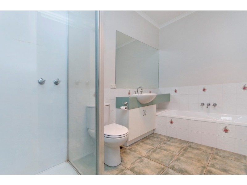 8 Winnen Place, Port Fairy VIC 3284