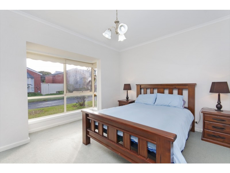 8 Winnen Place, Port Fairy VIC 3284