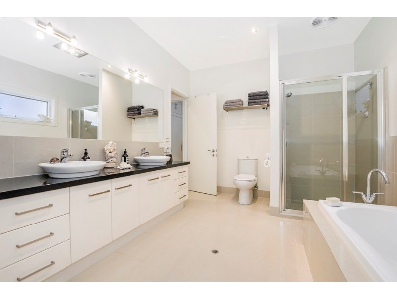 11 Barbro Terrace, Warrnambool VIC 3280