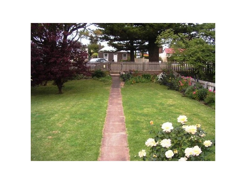90 SACKVILLE STREET, Port Fairy VIC 3284