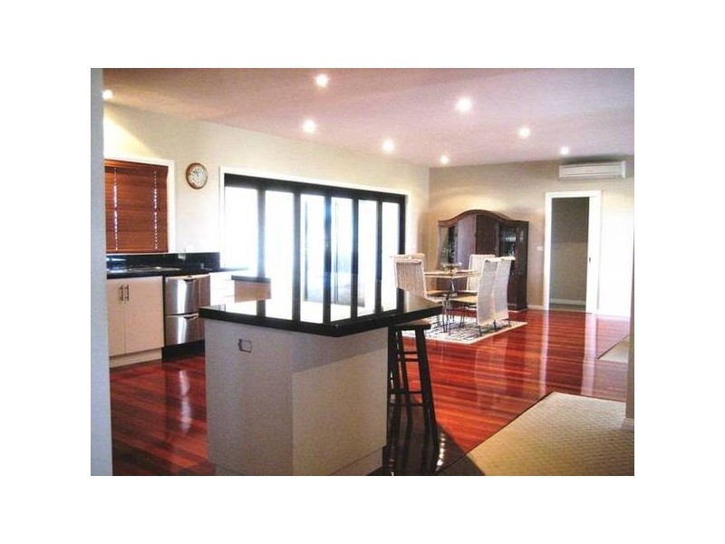 Model Lane, Port Fairy VIC 3284