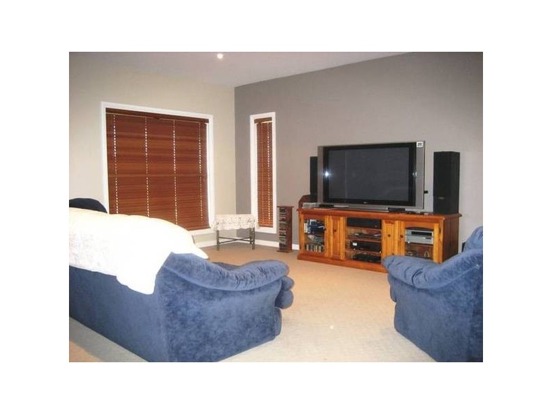 Model Lane, Port Fairy VIC 3284