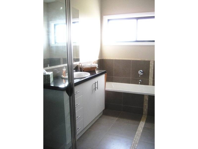 Model Lane, Port Fairy VIC 3284