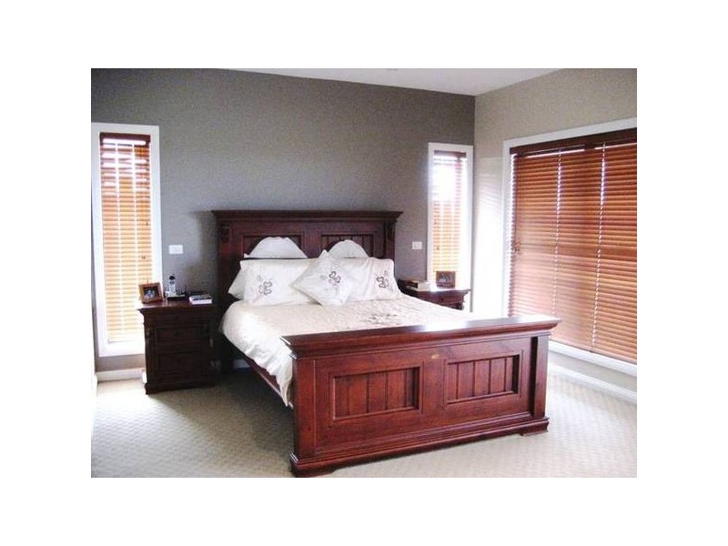 Model Lane, Port Fairy VIC 3284