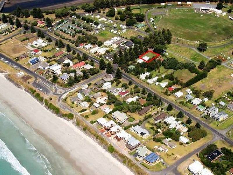 12 Bourne Ave, Port Fairy VIC 3284