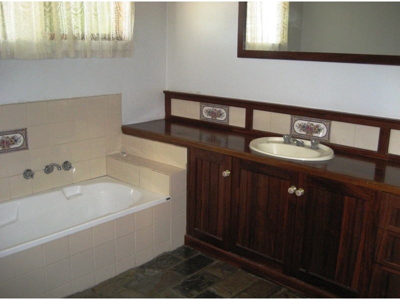 121 Commercial Road, Koroit VIC 3282