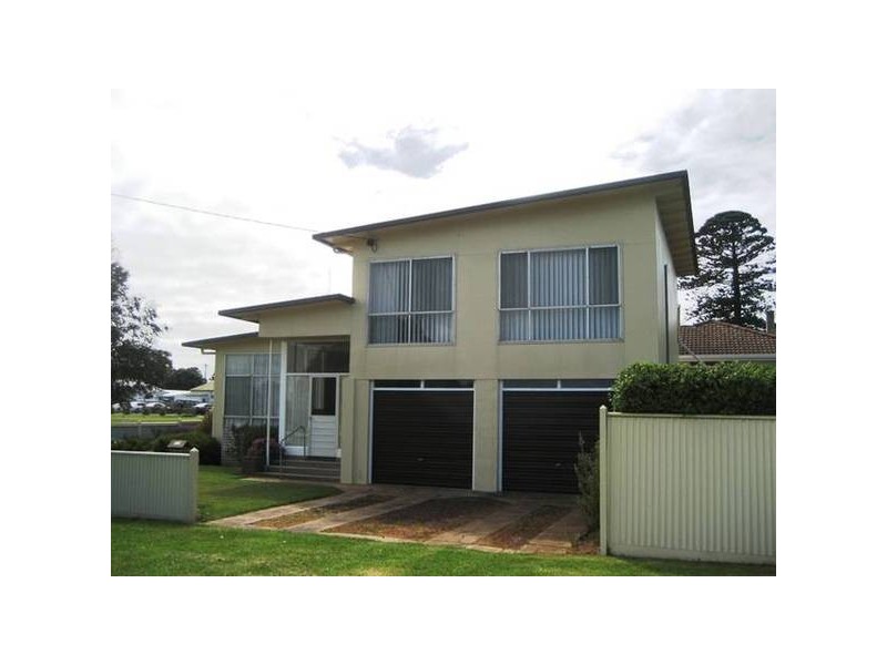 101 Bank Street, Port Fairy VIC 3284