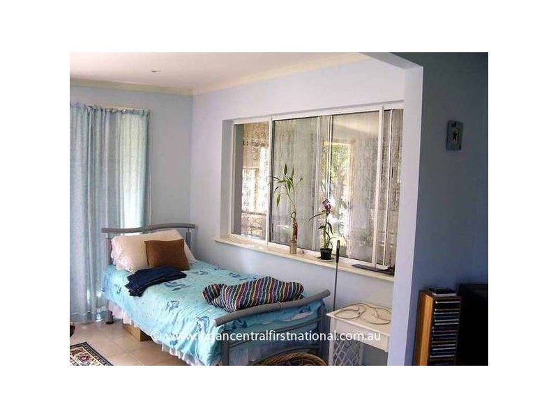 6 Ballow Street, Amity Point QLD 4183