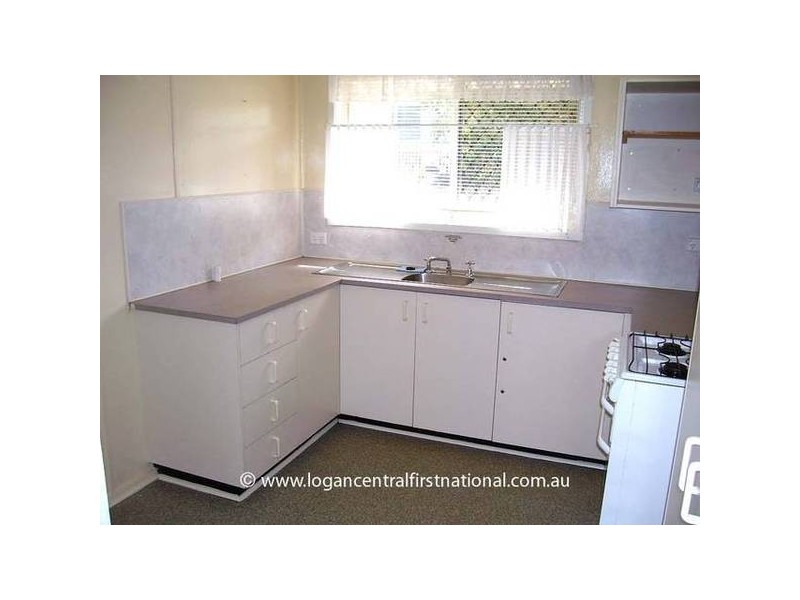 17 Carlotta Street, Kingston QLD 4114