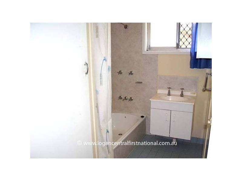 17 Carlotta Street, Kingston QLD 4114