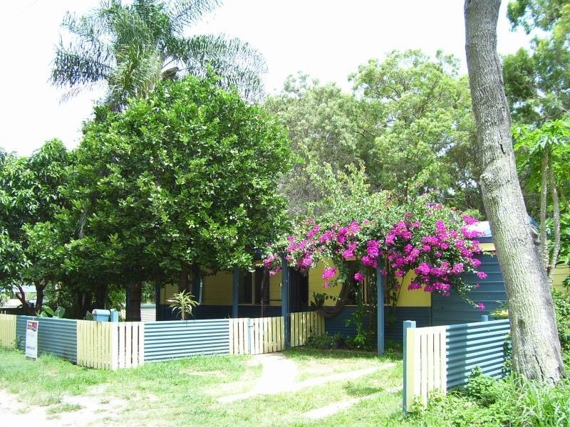 11 Robin Street, Macleay Island QLD 4184