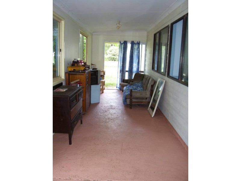 11 Robin Street, Macleay Island QLD 4184