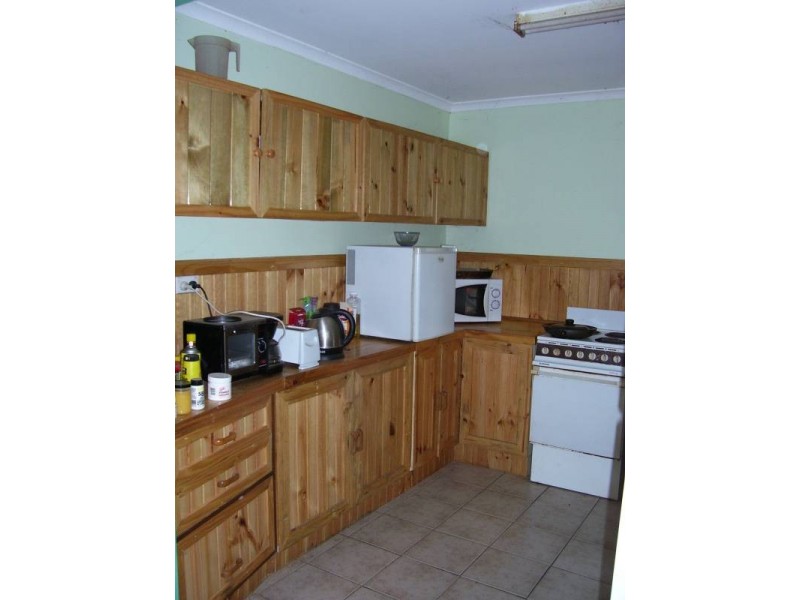 11 Robin Street, Macleay Island QLD 4184