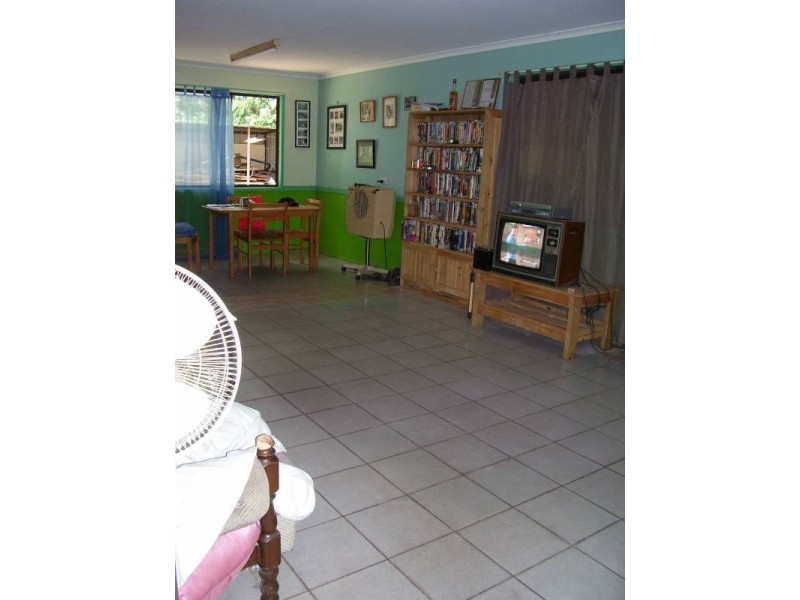 11 Robin Street, Macleay Island QLD 4184