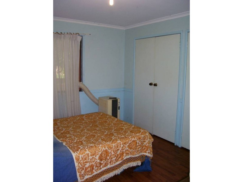 11 Robin Street, Macleay Island QLD 4184