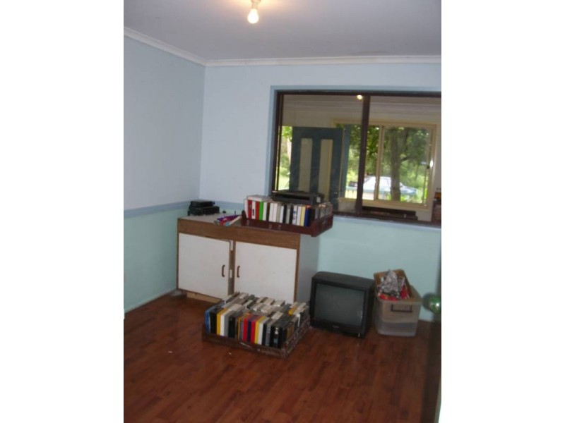 11 Robin Street, Macleay Island QLD 4184