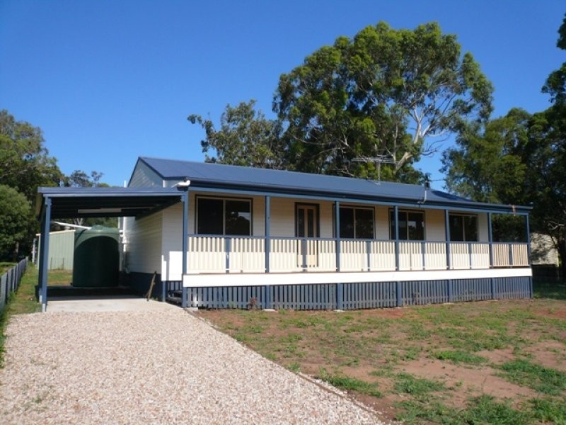 8 Alexander Street, Macleay Island QLD 4184