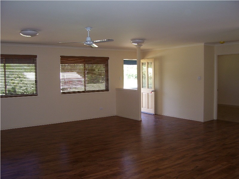 8 Alexander Street, Macleay Island QLD 4184