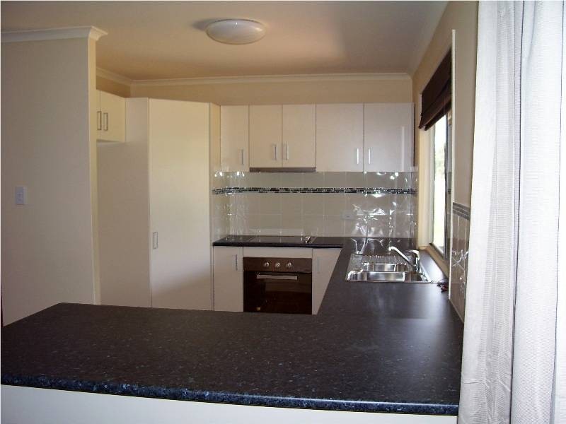 8 Alexander Street, Macleay Island QLD 4184