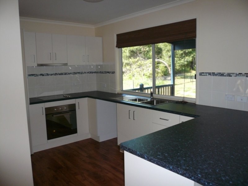 8 Alexander Street, Macleay Island QLD 4184