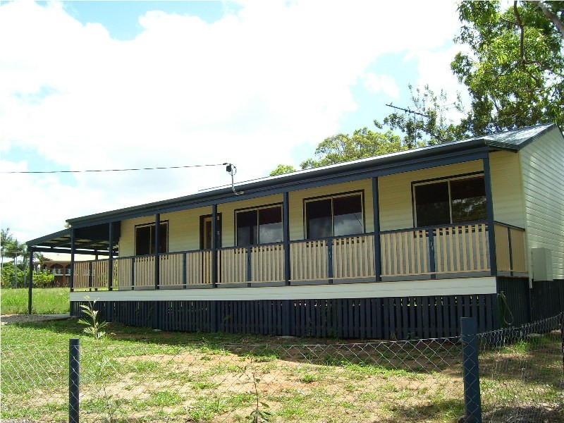 8 Alexander Street, Macleay Island QLD 4184