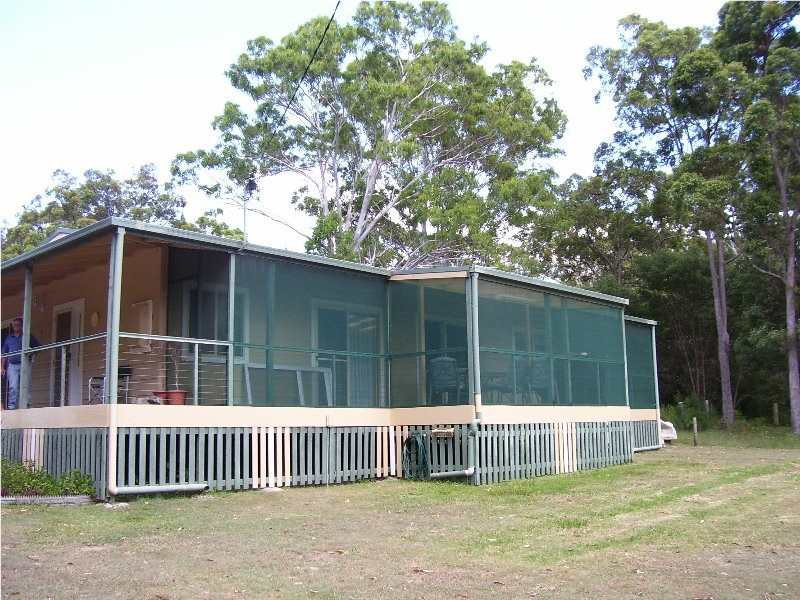 21-23 Cabriolet Street, Macleay Island QLD 4184