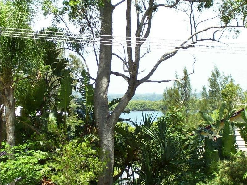 12 Blue Water Crescent, Macleay Island QLD 4184