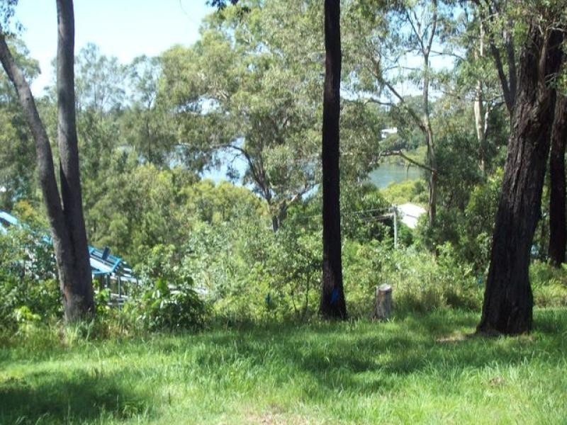 12 Blue Water Crescent, Macleay Island QLD 4184
