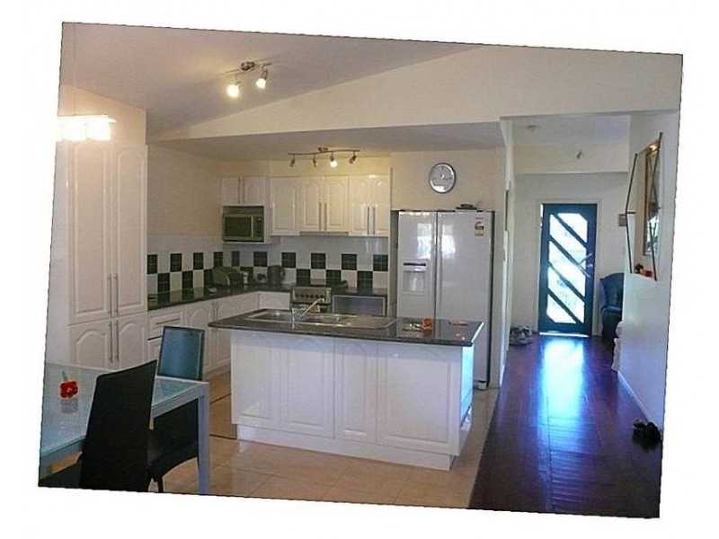 4 Emily Court, Macleay Island QLD 4184