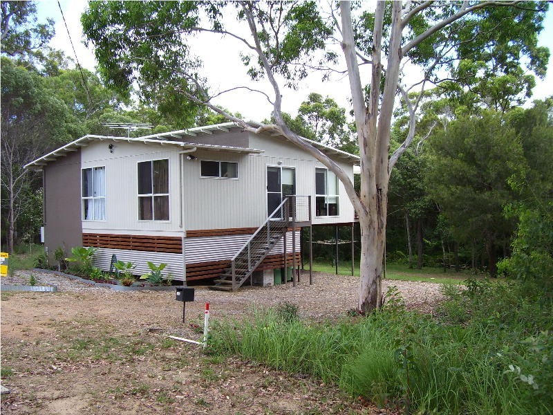 35 Francis Road, Macleay Island QLD 4184