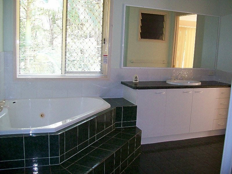 40 Coondooroopa Drive, Macleay Island QLD 4184