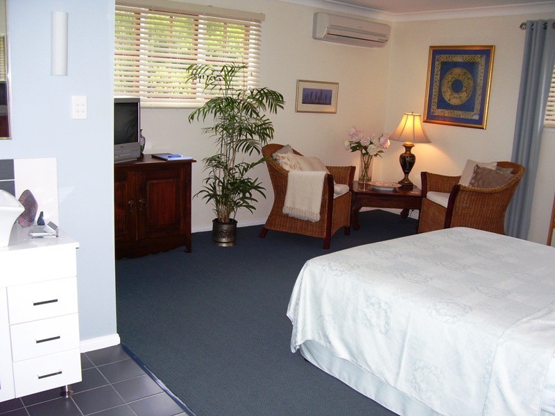 2 Emily Street, Macleay Island QLD 4184