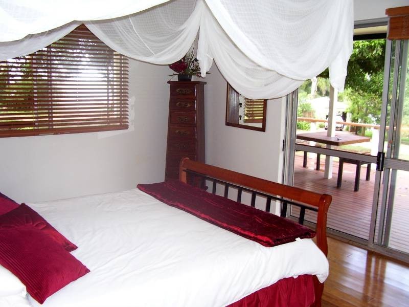 35 Tina Avenue, Lamb Island QLD 4184