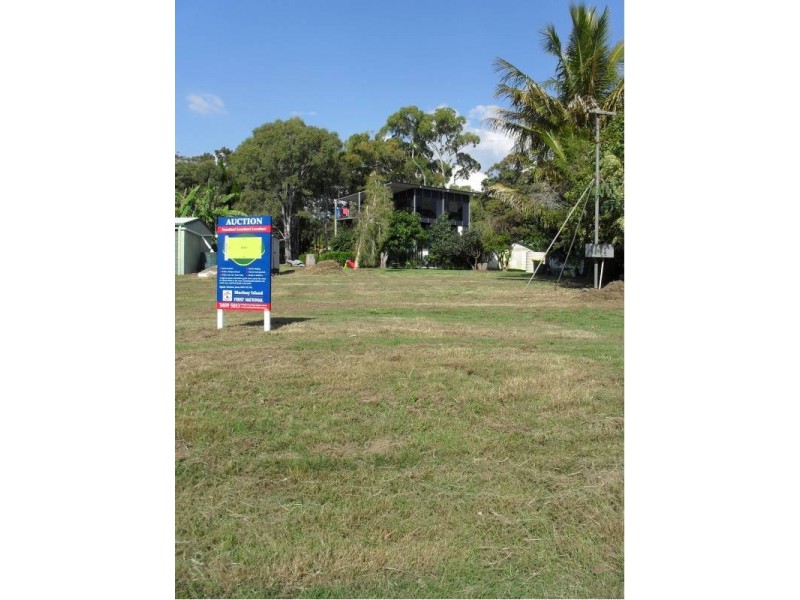 15 Kim Crescent, Macleay Island QLD 4184