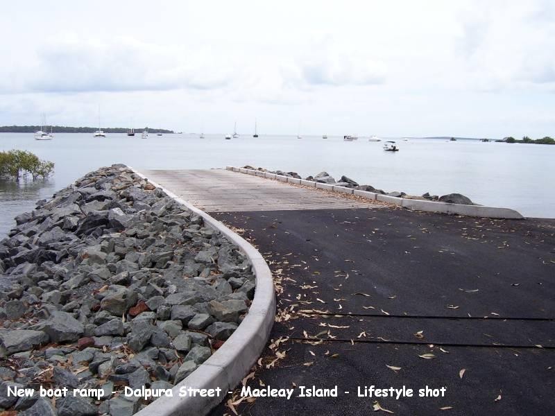 15 Kim Crescent, Macleay Island QLD 4184