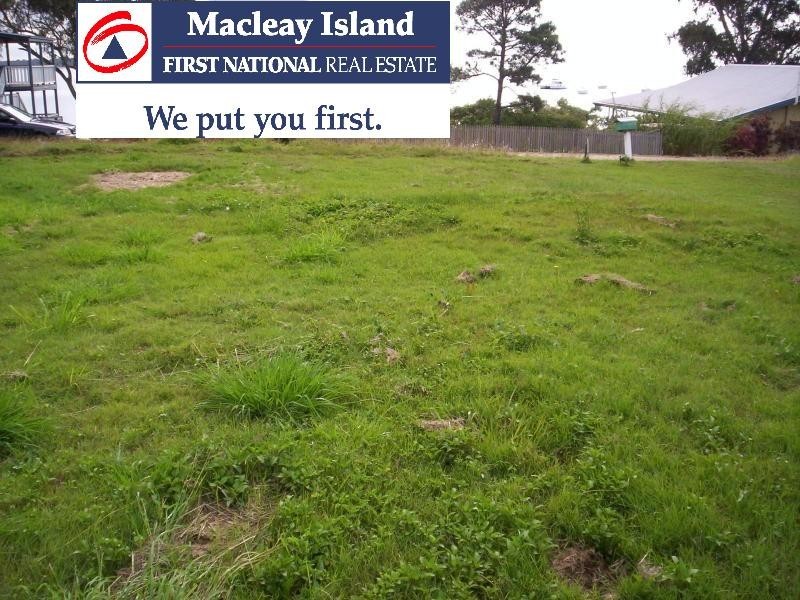 15 Kim Crescent, Macleay Island QLD 4184