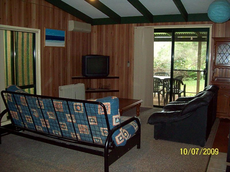 2 Eastbourne Terrace, Macleay Island QLD 4184