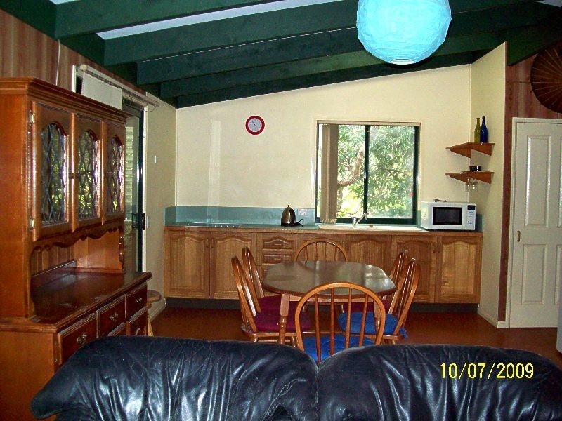 2 Eastbourne Terrace, Macleay Island QLD 4184