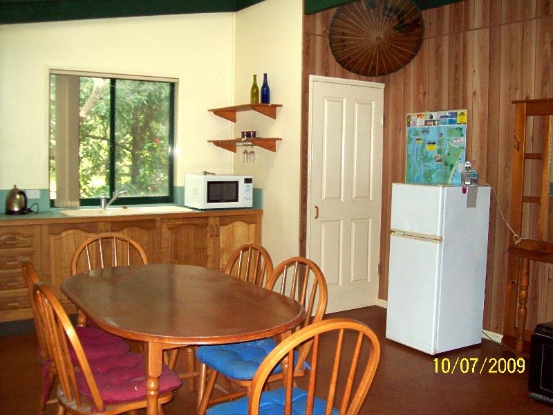 2 Eastbourne Terrace, Macleay Island QLD 4184