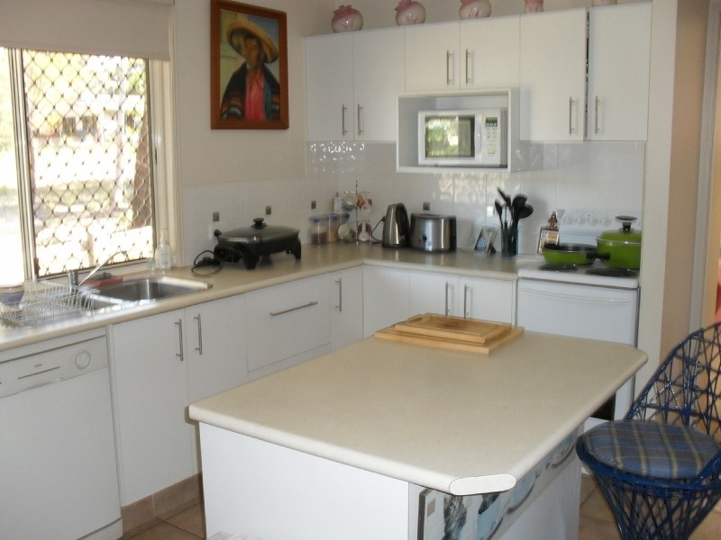 2 Parakeet Street, Macleay Island QLD 4184