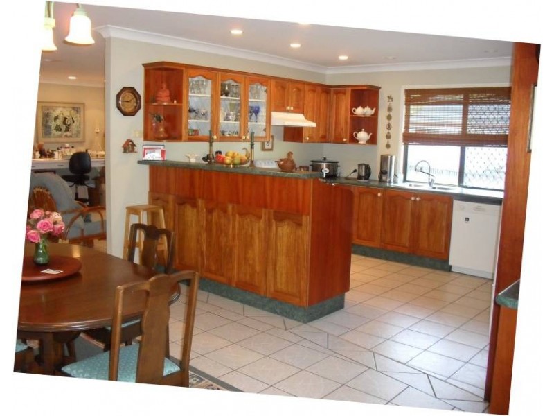 19 Benowa Street, Macleay Island QLD 4184