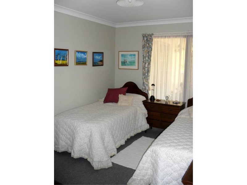 19 Benowa Street, Macleay Island QLD 4184
