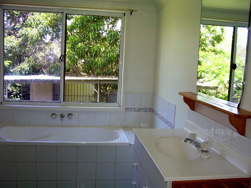 41 High Central Road, Macleay Island QLD 4184