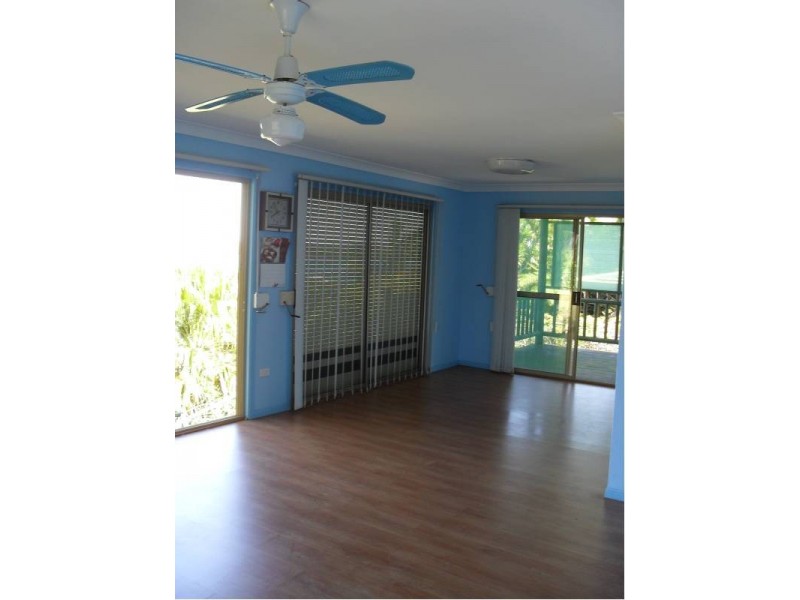 106 Western Road, Macleay Island QLD 4184
