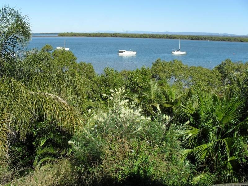 106 Western Road, Macleay Island QLD 4184