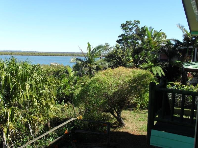 106 Western Road, Macleay Island QLD 4184