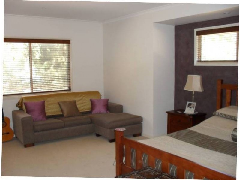 2 President Terrace, Macleay Island QLD 4184