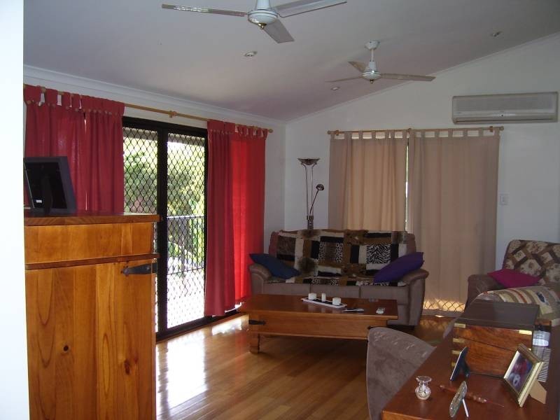 11 Cross Street, Macleay Island QLD 4184