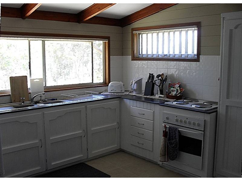 12 Ilya Street, Macleay Island QLD 4184
